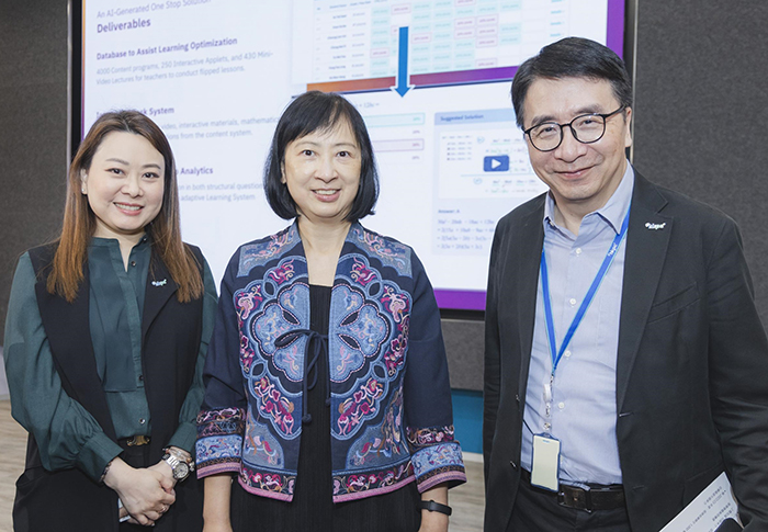 Ms Michelle LI, the Permanent Secretary for Education (centre), Dr Lawrence CHEUNG, Chief Innovation Officer of HKPC (right) and Ms Karen FUNG, General Manager, InnoPrenuer and FutureSkills of HKPC (left) took a group photo at the ceremony.